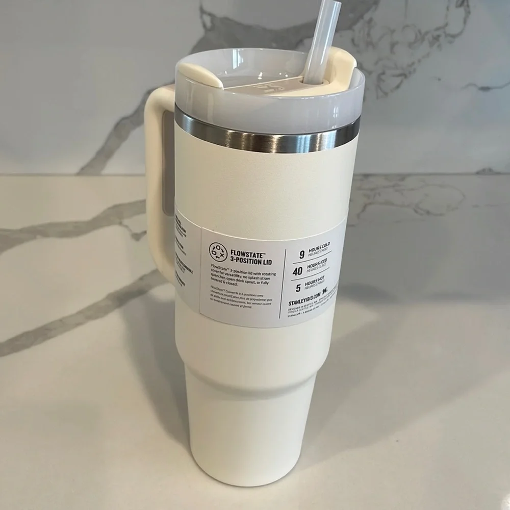 Stanley - 30 oz. CREAM Quencher H2.0 Flowstate Tumbler with Handle - NWT!